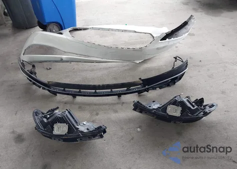 2017 Buick Lacrosse Essence z USA, uszkodzony, nr VIN 1G4ZP5SS2HU167149